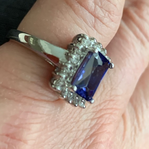 Beautiful artificial tanzanite type of stone with cubic zirconia. - Picture 4 of 4